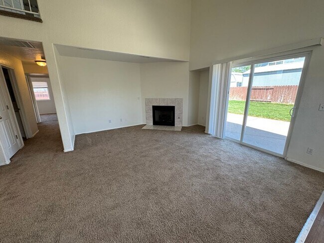 Foto del edificio - 4 Bedroom - 2 bath - Single Family Home in a Great Location!