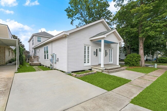 Photo - 3701 Derbigny St Apartment