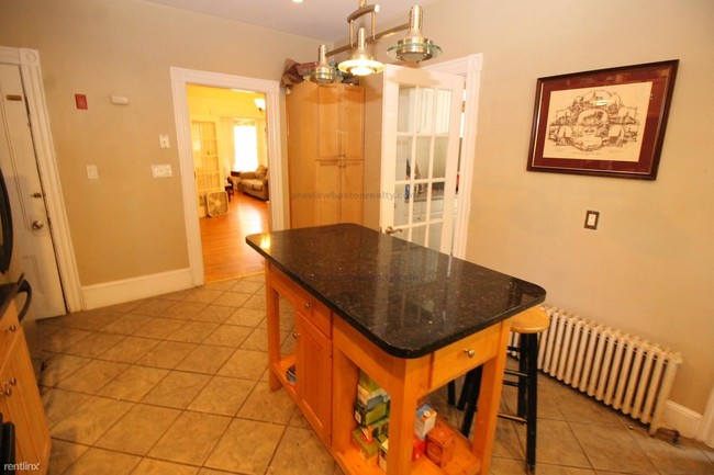 Building Photo - 4 br, 2.5 bath  - 11 Bayard St # Gnc