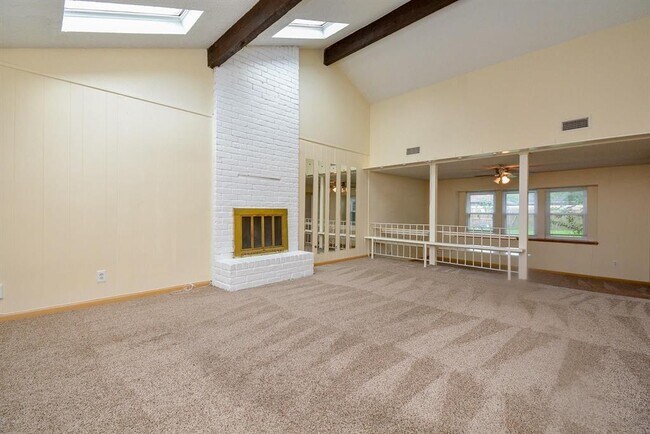 Building Photo - 2235 Quail Valley E Dr