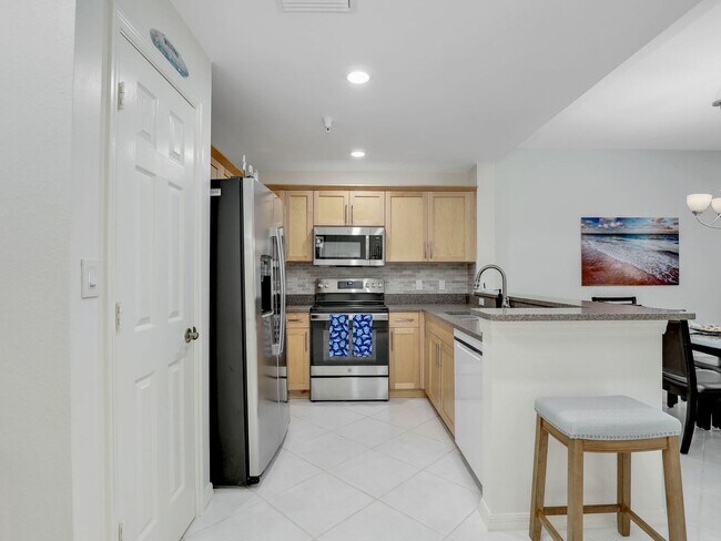Foto del edificio - Seasonal 3-Bed First Floor Condo Rental in the Heart of Naples AVAIL NOW