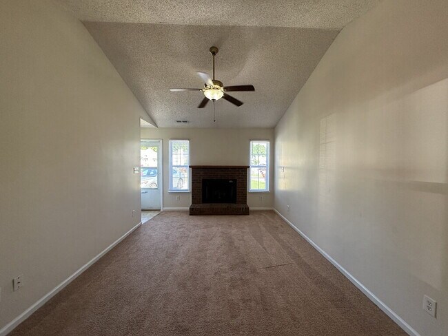 Foto del edificio - 123 Live Oak Ct
