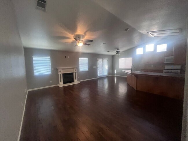 Foto del edificio - 1795 Shaver Lake Ave