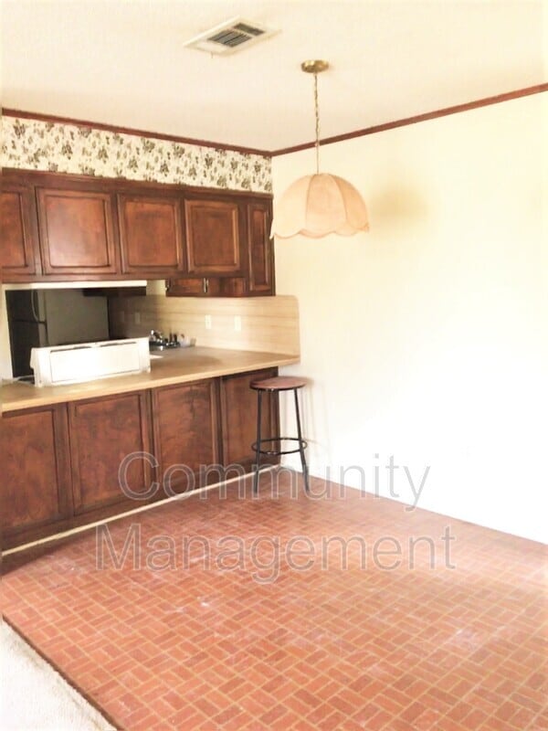 Building Photo - 7743 Bles Ave