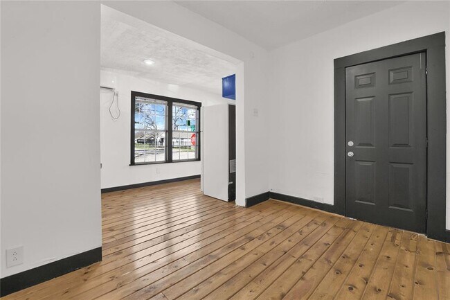 Building Photo - 1504 Luzon St