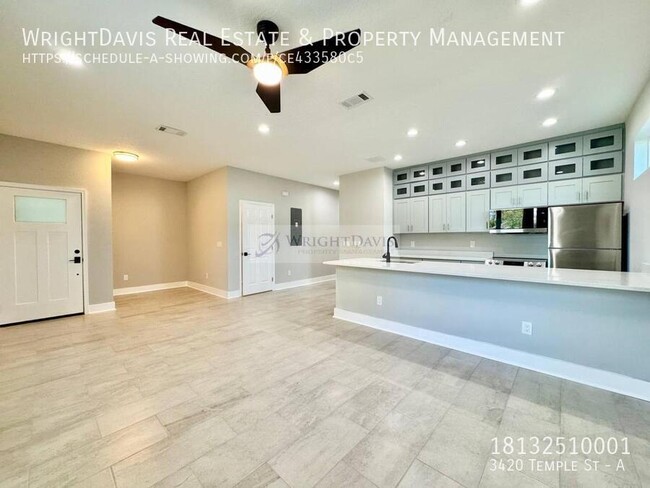 Building Photo - Stunning 3/2 duplex in Tampa!