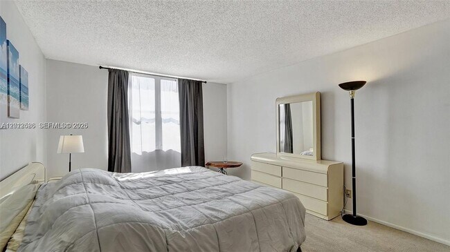 Foto del edificio - 3015 N Ocean Blvd