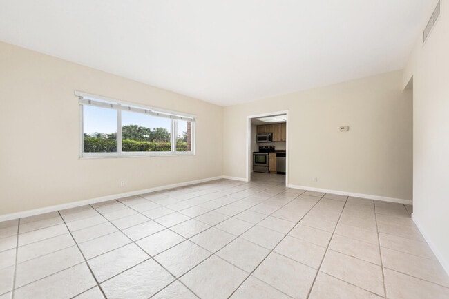 Building Photo - 1000 NE 9th Ave