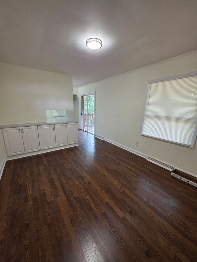 Building Photo - 3310 Hillside Dr