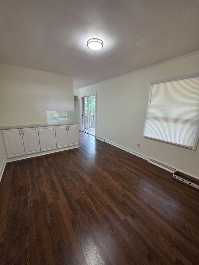Foto del edificio - 3310 Hillside Dr