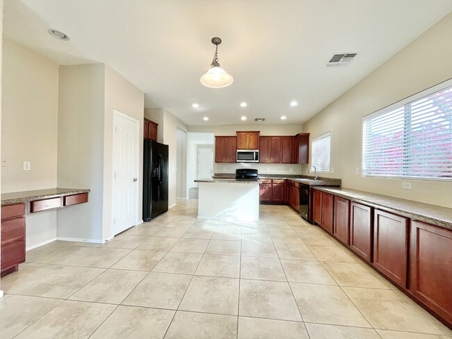 Building Photo - Gorgeous 4-Bedroom home for rent in Avonda...