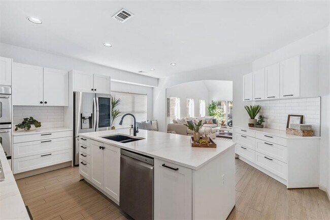 Building Photo - 3831 Sapphire Loop