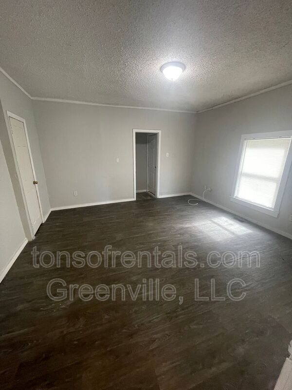 Building Photo - 399 Judd St