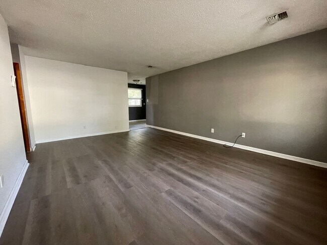 Foto del edificio - Single Family Home Close to KSU!
