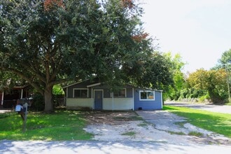 Building Photo - 600 E Plum St