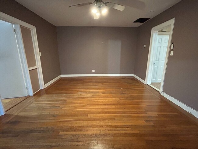 Foto del edificio - 3148 Ampere Ave