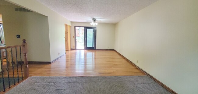 Building Photo - 820 Indian Hills Dr