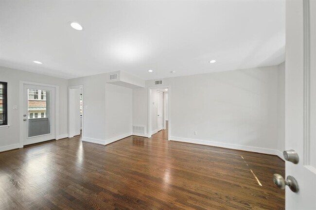 Foto del edificio - 520 Lovett Blvd