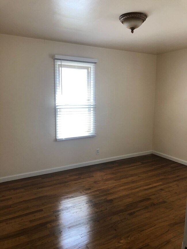 Foto del edificio - Comfortable 3 bedroom 1 bath