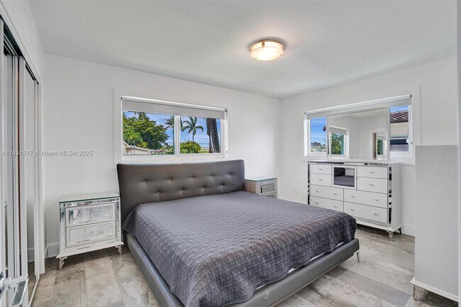 Building Photo - 8540 SW 20th St