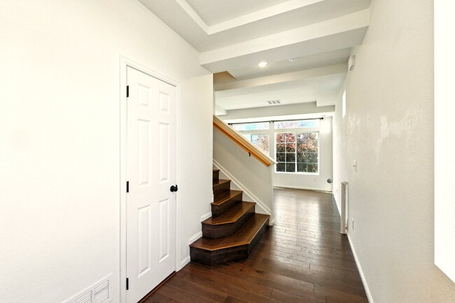 Foto del edificio - 3 Bedroom 2.5 Bathroom "Like-new" Single Family Home Immediately!