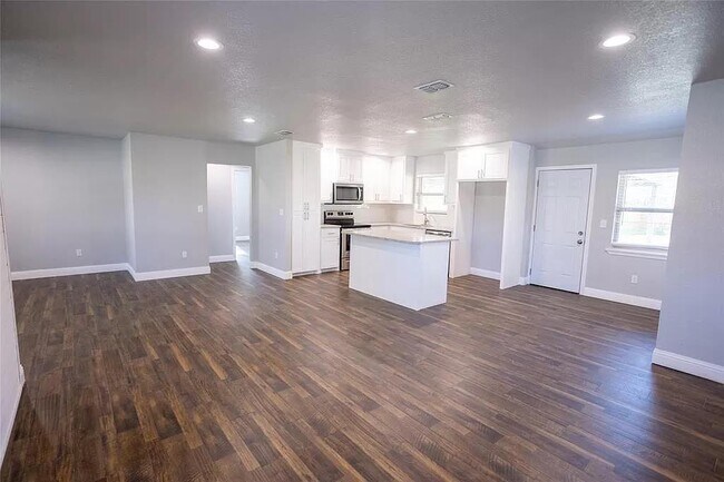 Main living area and kitchen - 4128 Winfield Ave