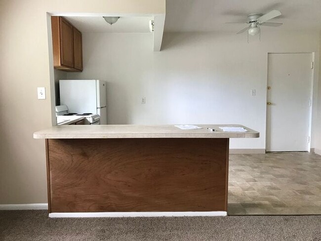 Building Photo - West Cleveland Spacious 1 Bedroom!