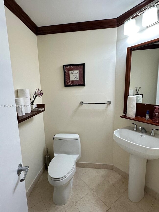 Building Photo - 1060 Brickell Ave