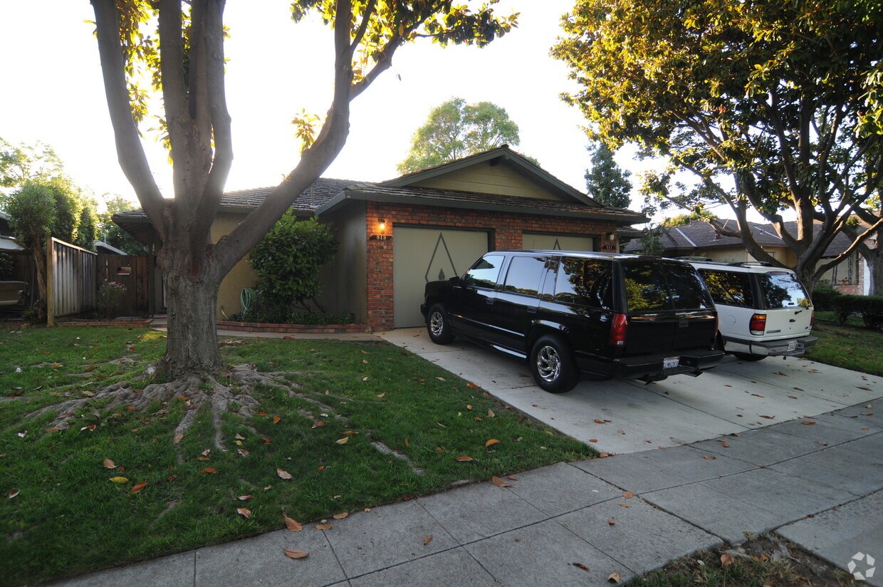 Primary Photo - 519-521 Westlake Dr