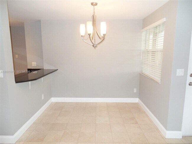 Foto del edificio - 2881 N Oakland Forest Dr