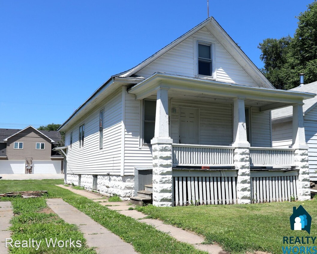 Primary Photo - 3 br, 1 bath House - 804 Y Street
