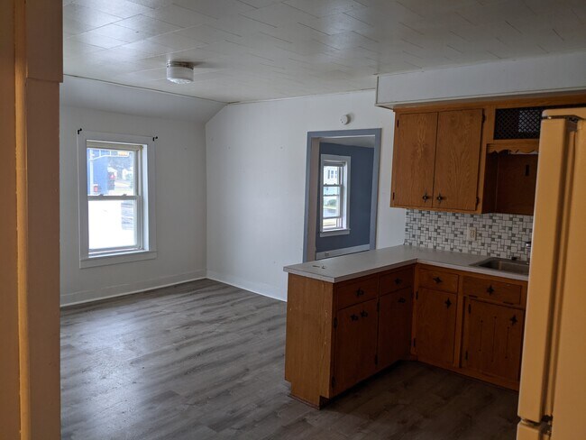 Kitchen/dining - 1080 10th Ave