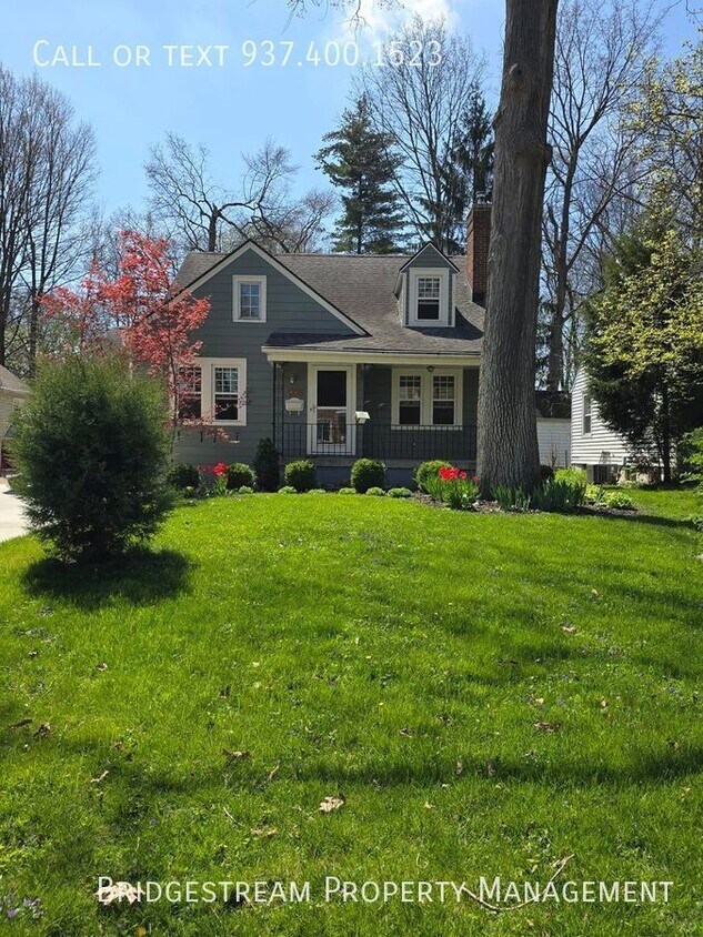 Primary Photo - Inviting 3 Bedroom Home with Expansive Yar...