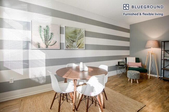 Foto del edificio - 8601 Lincoln Blvd