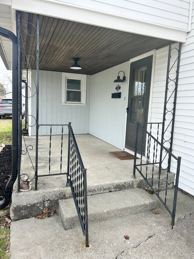 Building Photo - 115 3rd St