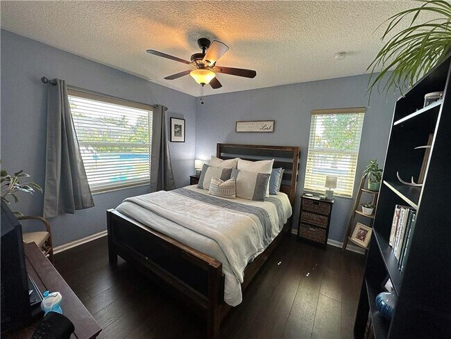 Foto del edificio - 5052 Woodstone Cir W