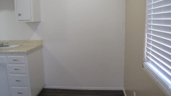 Foto del edificio - Rosedale Hwy Duplex