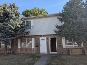 Building Photo - 32 Wood St