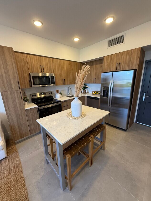 Foto principal - 830 SW 9th Ct