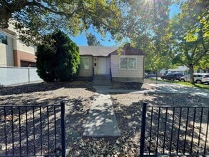 Building Photo - 1312 Juanita St