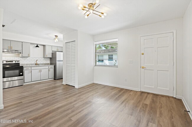 Foto del edificio - 3329 Mayflower St