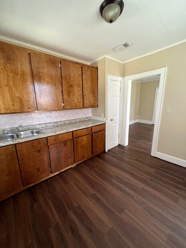 Building Photo - Spacious 3bed/1bath house in Beaumont