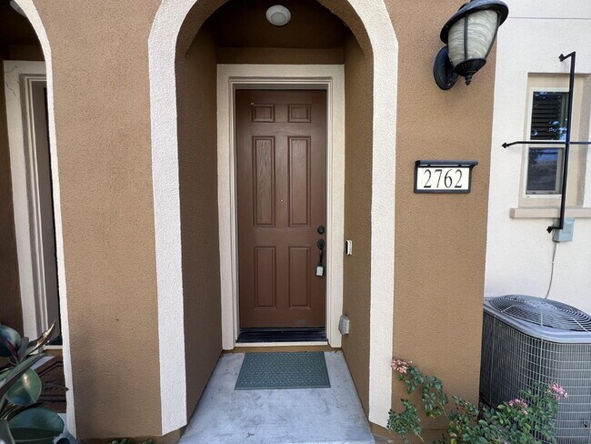 Foto del edificio - Spacious 2 Bedroom Townhome in San Jose