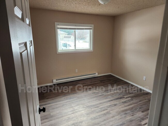 Building Photo - 2308 Hillview Ct