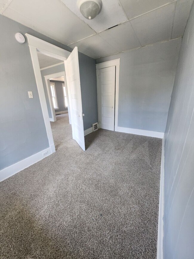 Foto del edificio - Lower 3 bedroom unit