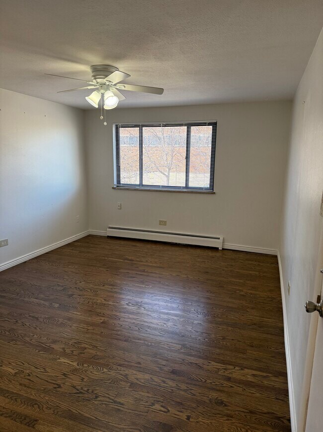 Building Photo - 1410 S Ash St