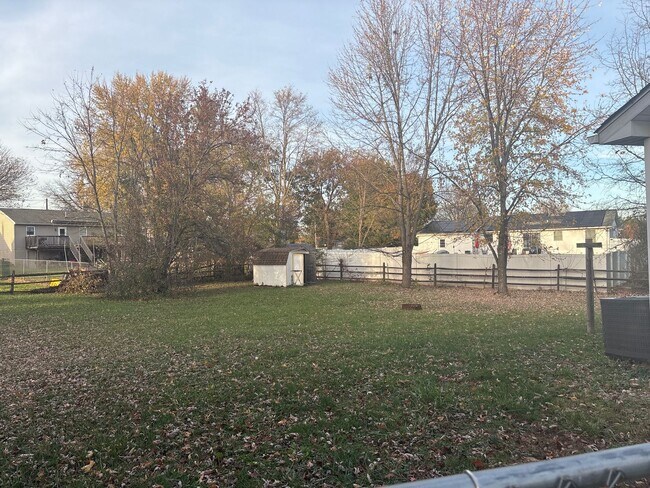 Building Photo - Available Now! 3 Bedroom House on a Cul de...