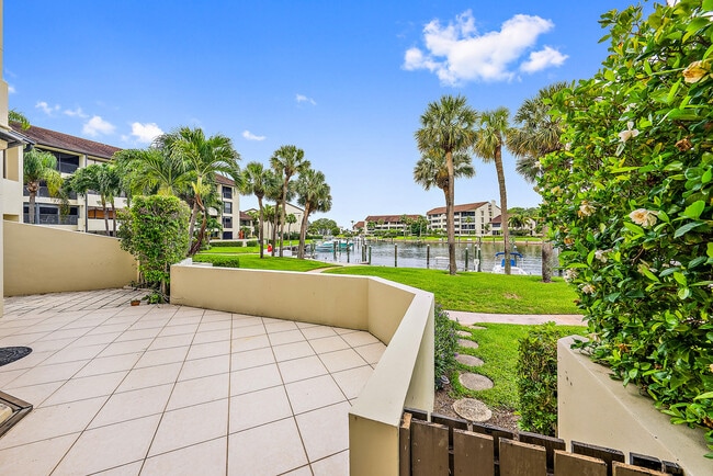 Foto del edificio - 1141 Marine Way E