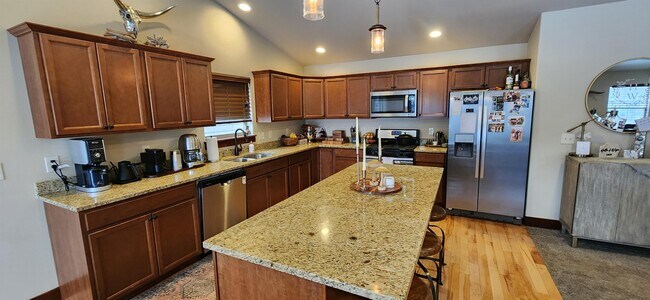 Building Photo - 4479 Glenwood Dr