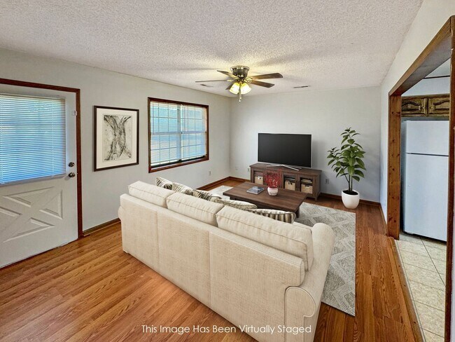 Foto del edificio - 424 W Woodland Rd